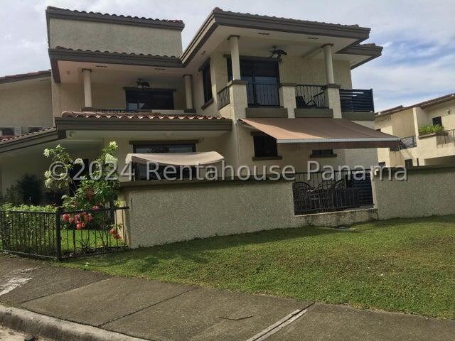Modern and Spacious House - Exquisita Casa en Embassy Club
